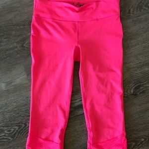 Under Armour medium hot pink capris pink ribbon